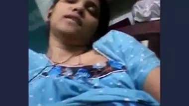 Desi Famous Bank Employee personal videos leaked -6