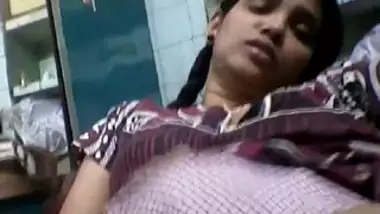 Desi Famous Bank Employee personal videos leaked -3