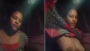 Female from India pulls her sari up to flash saggy XXX tits on camera