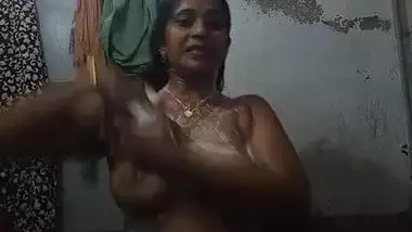 Indian mom gladdens spectators filming the amateur bathing video