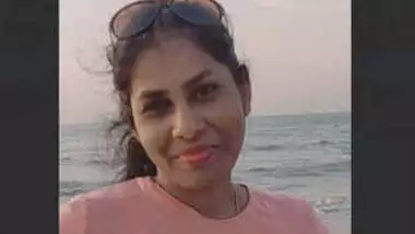 Sri Lankan Girl Enjoying While Her BF Squeezing Boobs and Analyzing Her Pussy