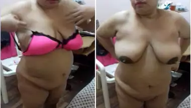 Obedient Indian wife doesn't mind showing saggy XXX tits for hubby