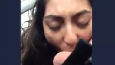 Desi cute gf sucking cock lover in car