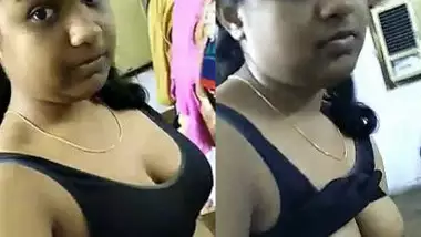 Desi babe satisfies BF's sex fantasy by showing XXX boobs and bush