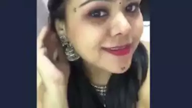 Desi cute bhabi showing her beautiful boobs