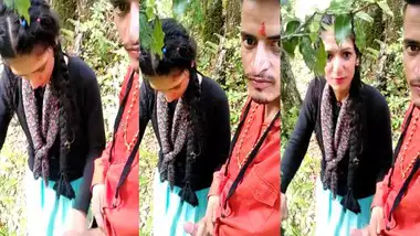 Desi girlfriend giving handjob to boyfriend outdoors