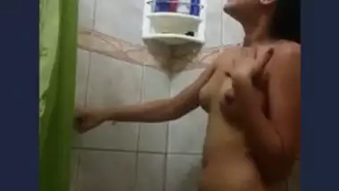 Desi beautiful girl bathing