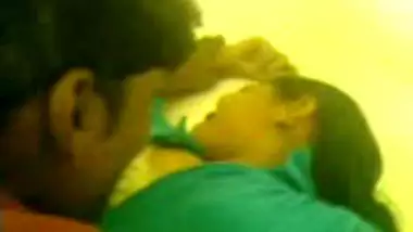 Desi sex video – Bf smooches Bengaluru gf for first time