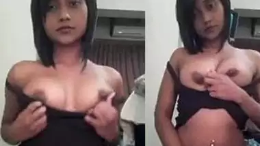 Amateur sex video of XXX Indian teen playing with titties on webcam