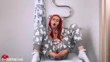 Cute Redhead Masturbate Pussy Dildo and Orgasm in Kigurumi