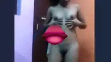 Desi collage girl showing her boobs