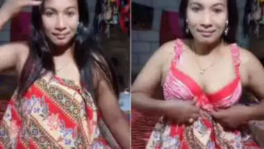 Desi female sees no problems with XXX posing and sex boob flashing