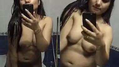 Plump Desi love has sex boobs and takes XXX selfies in the bathroom