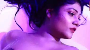 Bath with rose petals waits for the Desi seductress in the porn video