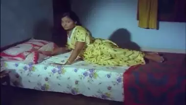 Teenage Servent Seduces Her Owner's Cute Mallu...