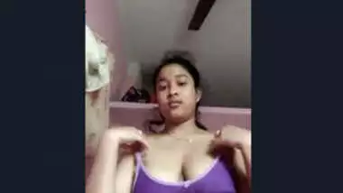 Hot Look Desi Girl Showing her boobs and Pussy