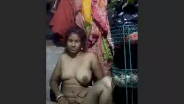 Village Bhabhi Shows Her Nude Body