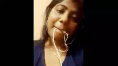 Desi Sexy Girl Showing Clip