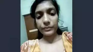 Desi Girl Shows Her Pussy