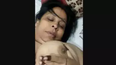 Desi Bhabhi Play with her Boobs