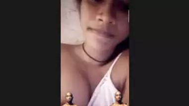 Cute Indian girl Shows her Boobs and Pussy On vc