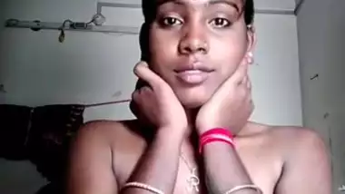 Desi Girl Shows her Boobs on Vc