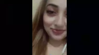 Beautiful Sexy Paki Girl Showing