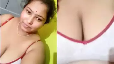 Booby Bhabhi showing her naked pussy