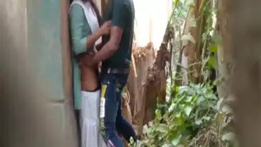 Indian outdoor sex MMS video leaked online