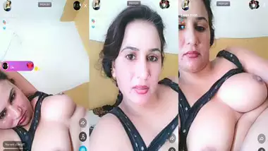 Naughty Punjabi Bhabhi nude bath selfie video