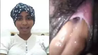 Ethnic Srilankan girl fingering pussy selfie video