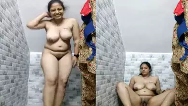 Beautiful horny Indian girl nude selfie MMS