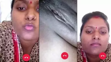 Indian Dehati Bhabhi pussy show on selfie cam