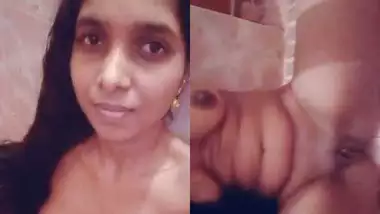 Loveable Desi girl boobs pussy show on VC