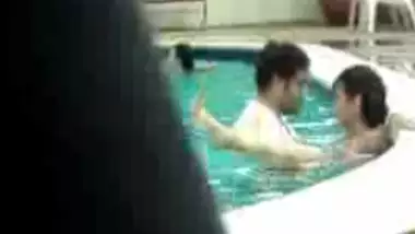 Sex in swimming pool recorded cam