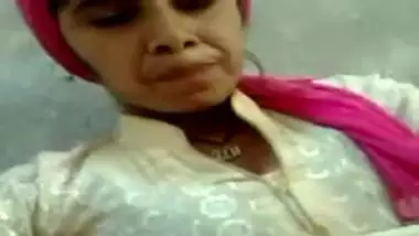 Pakistani sex video of Muslim bhabhi solo desi chudai