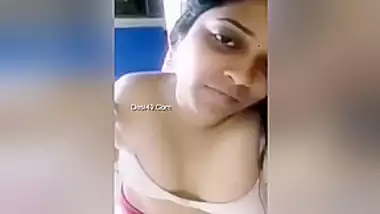 Today Exclusive -cute Desi Girl Shows Her Boobs