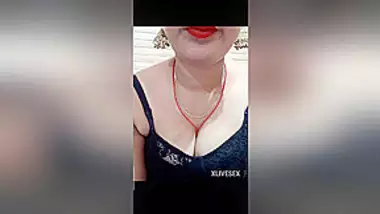 Desi Marathi Bhabhi Show His Lips And Boobs Live Video Camera Show