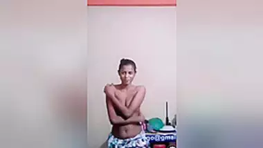 Cute Lankan Girl Shows Her Boobs