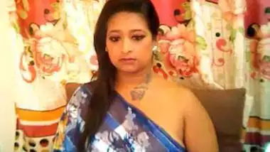 Desi chubby Bhabhi boobs show on livecam show