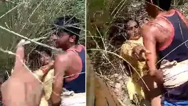 Desi aunty caught while fucking outdoor at the rice field, leak sex mms