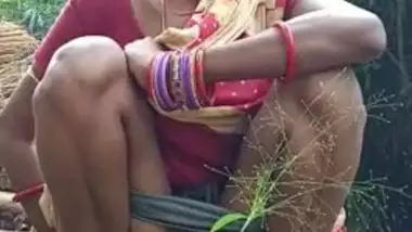 Odia Desi XXX chick pissing outdoors on selfie camera