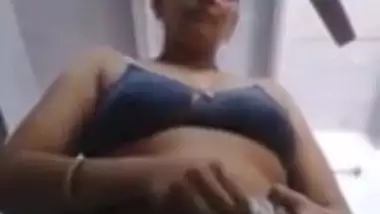 MATURE DESI AUNTY GETTING OFF ALL THE CLOTHES