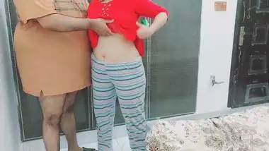 Pakistani daddy and mommy having XXX sex for amateur Desi video