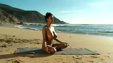 Beach most excellent place for yoga classes as Hot girl demonstrates