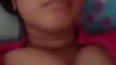 Desi Girl Shows her Big Boos