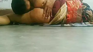 Indian Husband Wife Horny Sex.mast Chudayee Ki Dono Ne Ek Dusare Ko Chat Kar