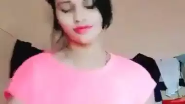 DEsi Bbeauty Bhabhi wit Braless Shaking Boobs wat a Sizeee