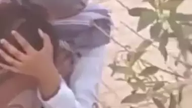 dESI loVR bOOBSUCKING OUTDOOR