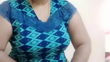 Chubby Bhabhi Shaking Her Boobs